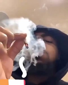 Just few days ago, #donjazzy said it’s been one year he quit smoking, #davido promise to follow suit in the process. Just some hours ago after made the promise, he was spotted smoking again, he claims “nobody holy pass” . . . . . #videowheels | GoldmyneTV
