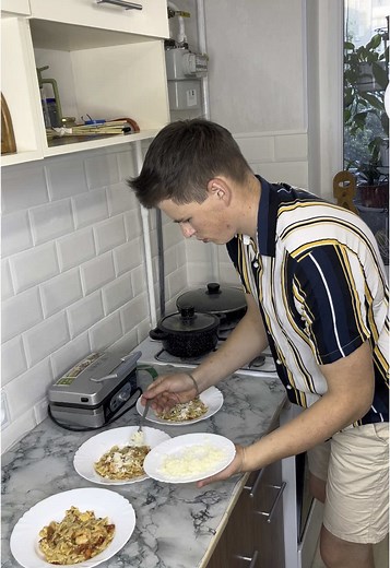 Легка вечеря з креветками та макаронами