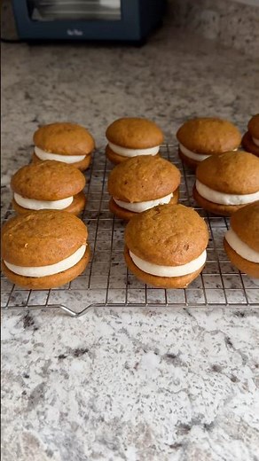 Pumpkin Whoopie Pies✨