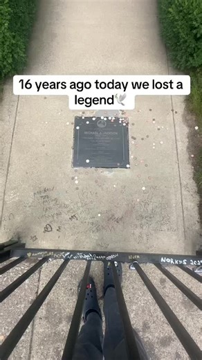 My all time favorite artist and dancer, Michael Jackson. Every year around his death day, and his bday I always come visit Michael Jackson’s house he grew up in Gary, Indiana. It still amazes me how so many people fit in that one house, but still made it happen lol. RIP Michael Jackson🕊️ #michaeljackson #kingofpop #fyp #explore