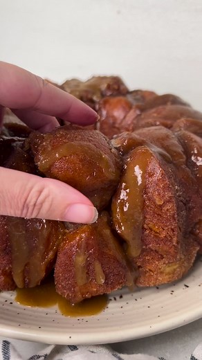 301K views · 2.6K reactions | 5 ingredient Monkey Bread is so easy and delicious! Recipe: https://therecipecritic.com/monkey-bread | Tried and True Recipes | Facebook