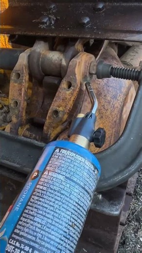 John Deere 350B Track Removal - First Attempt #farming #oldiron #mechanic #bulldozer