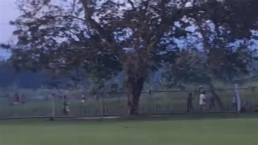 A major fight has broken out between male students of Sonoma Adventist College and the Villages. Many are injured and need prayers 🙏. The fight is still ongoing. | Umi Blo Ples