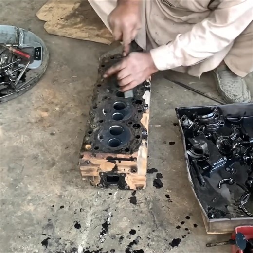 Masterfully Rebuilding a Toyota Pickup's 2L 2400cc Engine A Step-by-Step Guide to Automotive | Anil Kapoor