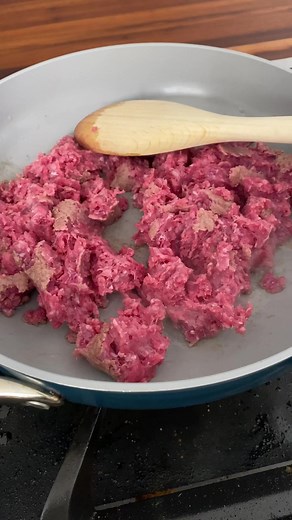 Super easy, healthy, and delicious! This new Holiday Vegetable Hash from Trader Joe’s is amazing! Brown up 1 pound grass fed ground beef and set aside. Cook your hash veggies in avocado oil. Sauté them until soft. Add the beef back in and mix together. Add 1 tsp salt, 1 tsp onion powder, 1 tbs garlic powder and mix everything together. Boom! Dinner is served. Flavor is so cozy and delicious!! Enjoy! #traderjoesfinds #traderjoes #easyrecipes | One Happy Housewife