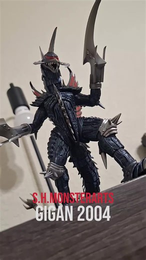 S.H.MonsterArts Gigan 2004: Perfect Action Figure Posing