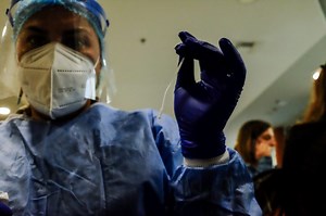 Ρεβεγιόν με rapid test και για εμβολιασμένους -Σήμερα οι ανακοινώσεις - Aftodioikisi.gr