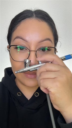 Zeltzin Vargas | The sound of Airbrush make up one compressor one Airbrush all water base make up my way of airbrushing #makeup #airbrush #maquillaje | Instagram