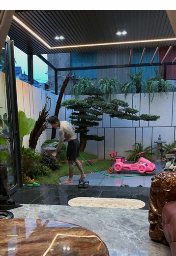Thích nhất khung giờ 6h30 — cảm giác trượt lô tưới cây