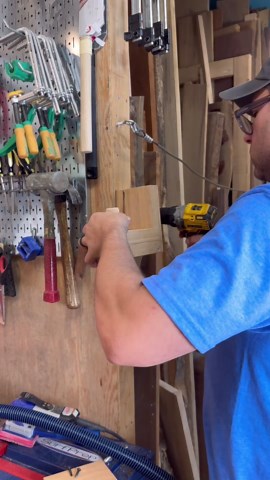 Simple method to make a double hinge extending vacuum boom arm #workshop #woodworking #tools