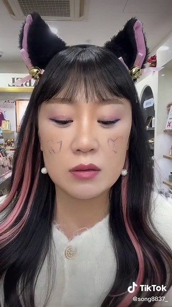 FV 파운데이션 비교 리뷰: 빨간색 vs 골드색