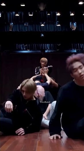 'Fear' intro so iconic. #seventeen #seventeenfear