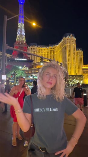 Oui 🥖🇫🇷 #paris @Josie Anderson @hal