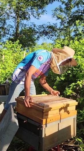 Open the super honey jar