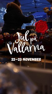 Den 22-23 november flyttar julen åter in på Vallarna i Falkenberg 🎄 På ett av Hallands härligaste friluftsområden kommer tusen juleljus att lysa upp djuren, bodarna, delikatessförsäljningen, maten, hantverken och den stämningsfulla underhållningen 🔥🕯️🌟 Lördag 22/11: 12.00 – 20.00 Söndag 23/11: 12.00 – 18.00 Kanske ligger snön redan vit på taken just den här helgen. Och kanske är tomten vaken… 🎅🏼 Sidan uppdateras kontinuerligt med info, scenprogram m.m. : https://www.falkenberg.se/jul-pa-va