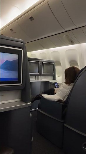 United 777-200 Business Class. Chicago-Denver. Seats 2-4-2 mixed front and rear facing seats