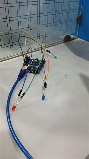 Traffic light using Arduino UNO#embeddedsystems#iot#viralvideo#education#project#btechstudent#course