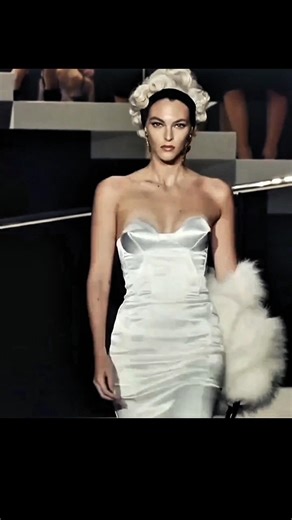 POV: You’re watching Vittoria Ceretti own the D&G Runway 🔥#vittoriaceretti#runway#Supermodel#vibes