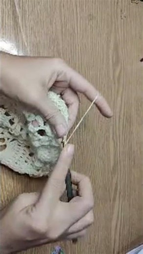 Crochet Triangle Shawl Tutorial | Pineapple Stitch + Puff Stitch|Beautiful Design for Beginners