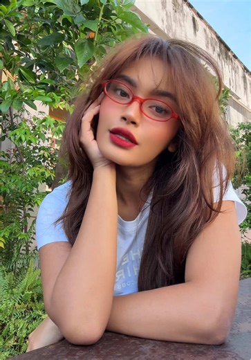 Expressing Love Through Llama Cuddles 🌸🐣