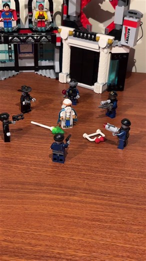 Caminando casual hacia la esquina LEGO – escena estilo LEGO Movie