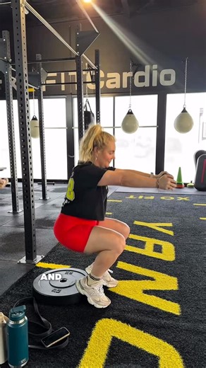 ʜᴀᴛᴛɪᴇ ᴍᴀʏ ☽ on Instagram: "Strength isn’t just about lifting more, it’s about helping the right muscles do their job. 🛠️ Kate has a history of some low-back discomfort, so a big focus for us has been glute strength and pelvic stability. When the glutes aren’t recruiting well, the lower back can end up taking on more load than it should. That’s why you’ll see movements like single-leg RDLs and KAS glute bridges in her program. These target the glutes in a really effective range while also chall