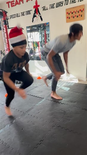 Kevin Johnson on Instagram: "Acceleration isn’t just about speed — it’s about how well you apply AND absorb force ⚡️🧠 My job is to consistently stimulate the athlete so we see measurable improvements in baseline metrics like 📏 broad jump, ⏱️ 40-yard dash, and overall sports performance 🏆. These are some of my favorite acceleration drills performed: 🔹 Unilaterally & bilaterally 🦵🏾⚙️ 🔹 Linear & lateral planes ➡️🔄 🔹 Challenging the athlete to stick the landing 🛑 🔹 Bent-knee force absorpt