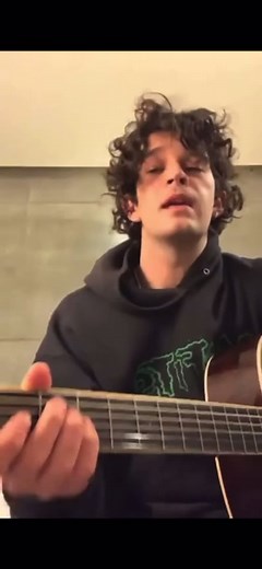 Learning Guitar with Matty Healy: Simple Tips for Playing 1975 Songs