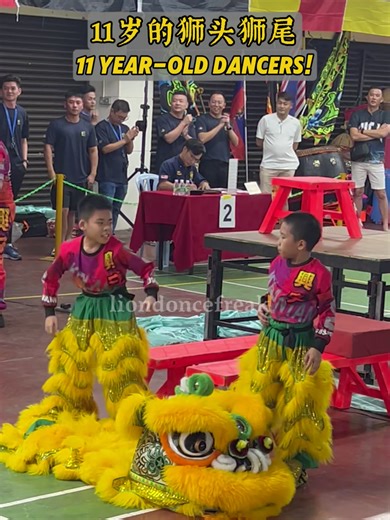 11岁的狮头狮尾 11 year-old lion dancers! 吉兰丹兴安会馆醒狮团 Kelantan Shing Ann Association-Tarian Singa 扣分 Deductions: 0.10 最后得分 Final Score: 7.89 第二届马来西亚旅游艺术文化部《狮王杯》 2025传统器材狮艺锦标赛 Pertandingan Tarian Singa Tradisional 2025 Piala Kementerian Pelancongan Seni dan Budaya #liondance