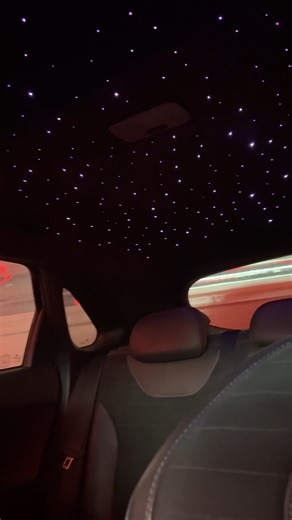 ✂️ ¿Y cómo se instalan todas esas estrellas en el techo? Pues con precisión, técnica y muuucho cuidado 🛠️ 👉 En Madrid Audio hacemos microcortes invisibles en el techo para pasar las fibras ópticas que crean el efecto galaxia 🌌 ✅ Nada se ve desde fuera ✅ Todo queda sellado ✅ El resultado: un techo mágico… sin perder confort ni estructura 💬 ¿Te animarías a tener tu propio Rolls-Royce por dentro? 📲 WhatsApp: 615 78 48 57 ☎️ Teléfono: 917 105 070 📧 Correo: info@madridaudio.com #TechoEstrellado