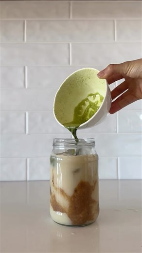 KEISHA DANG-FANG : ICN BIKINI PRO on Instagram: "For The Gym Girlie Matcha Lover 🍵🤍 Inspired by the @blankstreet banana bread matcha, but this one has over 30g of protein for a personal twist & because we’re after those gains 💪🏼 Details Below ⬇️ 1.Starting with the banana bread syrup : I made this by mashing up a ripe banana and adding it to a sauce pan with some water, brown monk fruit sugar, cinnamon, nut meg, splash of sugar free maple syrup, pinch of salt . Simmer and boil for around 10m