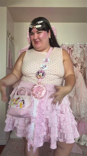 The heat won’t stop a cute outfit from me!! 🎀🪄🍭🏰 Converse Hannah’s Hefty Hideaway Emi Jay Depop