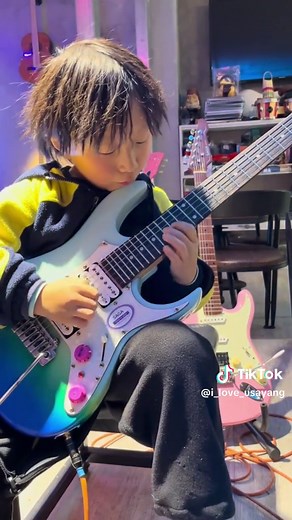 Canon Rock - Amazing Guitar Performance by Jerry C