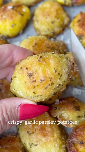 Crispy Garlic Roasted Potatoes Recipe
