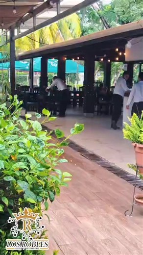 “🌸 ¡Bienvenido octubre! 🌸 En Hotel & Restaurante Los Robles te abrimos las puertas a un mes lleno de nuevos sabores, experiencias inolvidables y el descanso que mereces. 🍷✨ Porque cada visita es una historia que comienza aquí, bajo la sombra de nuestros Robles. | Hotel y Restaurante Los Robles