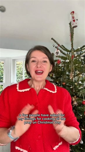 🎄 Christmas Day Frozen Meal-Prep Cooking Timings (Serving at 4:05pm - we have a small turkey crown) Main goal: Eat around 4:00–4:05pm 🕧 12:30pm * Put turkey crown in the oven * Cook for 2.5 hours 🕝 2:45pm * Put oil for roast potatoes into the oven to heat * Take defrosted cranberry sauce out of the fridge (room temp) 🕒 3:00pm * Take turkey out of the oven * Wrap in foil and rest * Put frozen roast potatoes into the hot oil * Return to oven for 65 minutes 🕒 3:15pm * Put frozen cauliflower ch