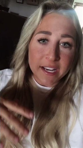 Grab a bite and dance along #applebees #fancylike #storytime