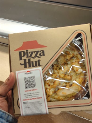 Dinner made simple with @Pizza Hut Chicken Alfredo. It's definitely some of the best Chicken Alfredo we've EVER had. #DontSayIAintPutYouOn #QuickMeals #simpledinner #dinnerinspo #creatorsearchinsights