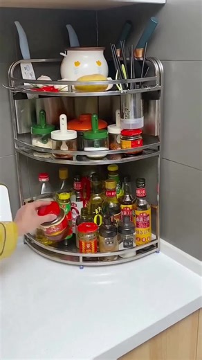 #foryou #tiktok #厨房好物 #三角置物架 #goodthing This triangular shelf makes excellent use of kitchen space . Di samping itu ,ia diperbuat daripada tahan karat ,menjadikannya kukuh dan tahan lama .