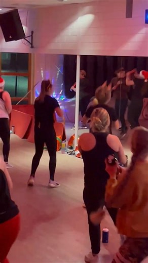 Christmas Workout XCORE® met Daniëlle en Caroline! Wat een energie! 🎅 | Healthclub Juliën