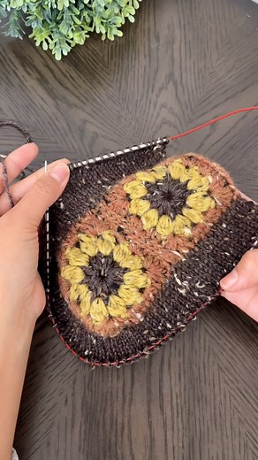 23K views · 134 reactions | I started with crochet, somehow ended up knitting… my hands are wild today lol 藍臨 Do you ever mix them? #crochetknitting #CrochetKnit #handmadecrochet | KnitcroAddict | Facebook
