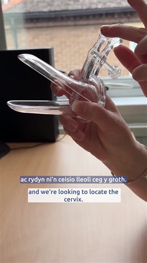 What actually happens during a smear test? Let us walk you through the equipment and the steps involved 🔍✨ Cervical screening is quick, safe, and the best way to help prevent cervical cancer, attending when invited is really important. 👏 Beth sy'n digwydd mewn gwirionedd yn ystod prawf ceg y groth (prawf smear)? Gadewch i ni eich tywys chi drwy'r offer a'r hyn sy'n cael ei wneud. 🔍✨ Mae sgrinio ceg y groth yn gyflym, yn ddiogel, a'r ffordd orau o helpu i atal canser ceg y groth, mae dod i'r a