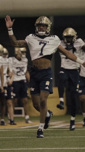 We outsiiiidddddeeeee 😎😎😎 #atlanta #collegefootball #georgiatech #win