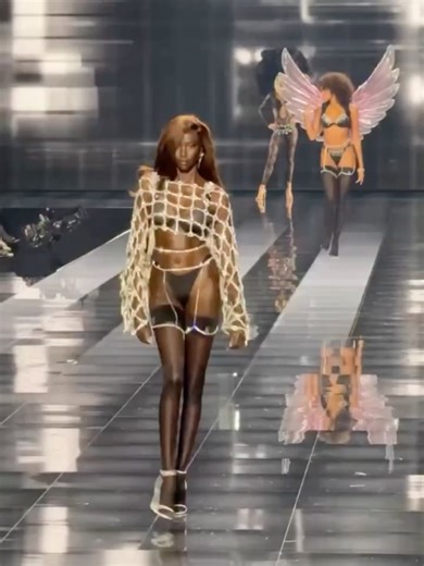 Coco__Mademoiselle__Style on Instagram: "Discover @MARETTIWEAR 🛒 SHOP now 👉🏻 SAROGONNI.COM 👇 Comment “LINK” below – we’ll DM you the link instantly! 🌍 FREE Worldwide Shipping | Taxes Included | No Hidden Fees 💥 Use code NEWYEAR for 10% OFF your first order! 💬 P.S. Tag someone who needs this in their wardrobe!"