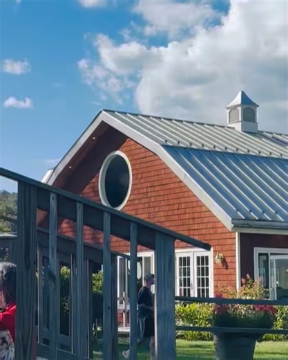 Elizabeth Cook on Instagram: "1. It started with this angel babe bringin me a guitar to have in the hotel room. I ❤️ you @vivnicastro 👼 2. Look what I picked up at the bar. @martinguitar 🏌️ 3. What The Folk Songwriting Camp - what the folk indeed! I led a group of about 12 people through the process of writing a song! Wild! 🐯 4. Speaking of @aaronleetasjan - sneak peek! 👀 5. But back to song writing 🍎- I was very bossy. 6. Everyday Im learning. This crew was GREAT! 💯 (identify urself below