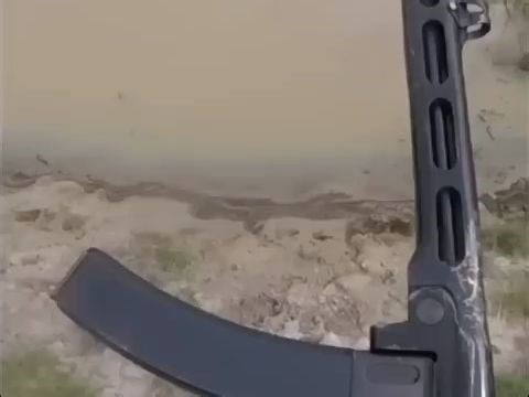 PPSh-41冲锋枪全自动射击水面