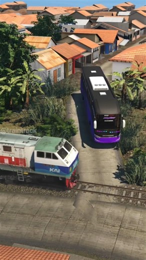 Aksi Berbahaya Kereta Api Menghindari Bus #train #railway #trending #keretaapi