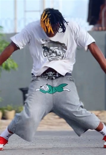 New dance trend so much loving this 🇿🇦🇳🇬 dc: @JUSTEEZE👑🍭 #dancechallenge #2026trends #streetdance #dancecrew #creatorsearchinsights Discover the latest dance trend sweeping TikTok now! Amapiano dance challenge trending 2026 TikTok dance challenge to learn How to dance How to go viral as a dancer How does a dancer make money on TikTok Necessary hashtags to go viral as a dancer Tutorial on how to dance amapiano Simple Tiktok challenge Next Hit TikTok Dance Join the Trend Now Dance Your Way V