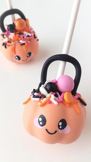 🎃👻 Trick-or-treat, but make it sweet! These adorable pumpkin cake pops are the perfect Halloween treat—cute, festive, and oh-so-delicious. Whether you’re hosting a spooky party or just want a fun fall dessert, these little pumpkins are sure to steal the show! 🍭✨ 🛒 www.MyLittleCakepopMolds.com 🚚 Free shipping on orders $100 Cake pops are by @unforgedible_art #mylittlecakepop #cakepops #mylittlecakepopmolds #baking #halloween #halloweentreats #falltreats | My Little Cakepop