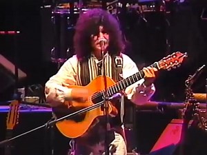 43K views · 4.9K reactions | La renuncia del imputado Comandante en Jefe suma un capítulo más en la historia de saqueos, robos y traición a la “patria” en la historia del “glorioso” Ejército Chileno… “Dulce Patria, de tus defensores Quién te salvará, de tus salvadores” | Illapu (Página Oficial) | Facebook